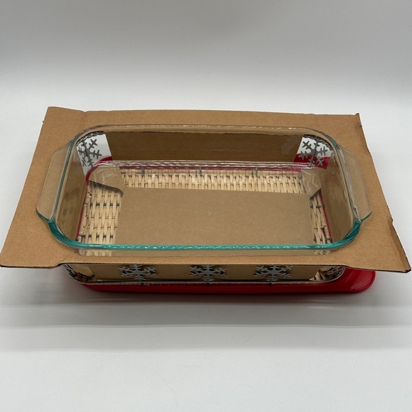 Limited Pyrex Snowflake Serveware 2 pc Set Christmas Baking 13" x 9" Brand New - Picture 7 of 8